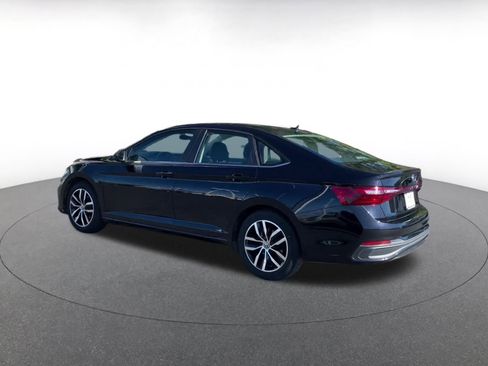 Used 2025 Volkswagen Jetta SE image 10