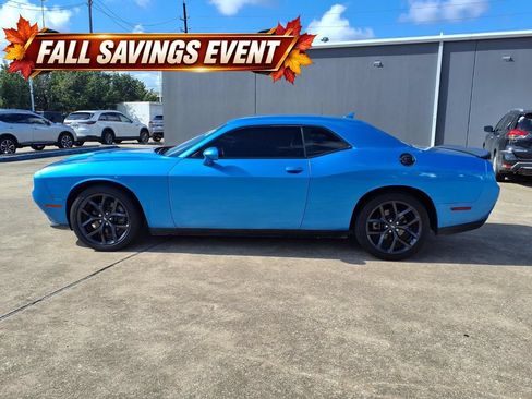Used 2023 Dodge Challenger SXT w/ Plus Package RWD image 5