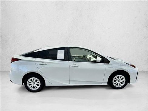 Certified 2022 Toyota Prius LE FWD image 4