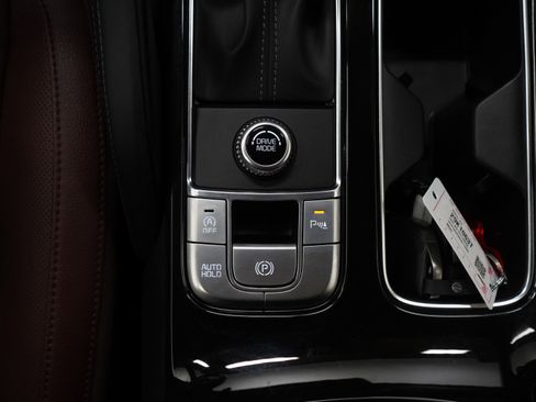 Used 2024 Kia Telluride EX w/ EX Captain's Chair Package image 18