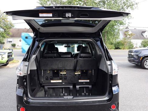 Used 2016 Toyota Sienna SE image 32