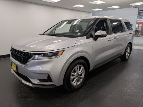 Certified 2022 Kia Carnival LX image 1