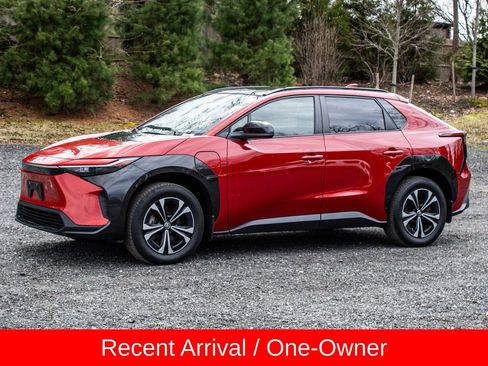 Used 2023 Toyota bZ4X XLE AWD/4WD image 3