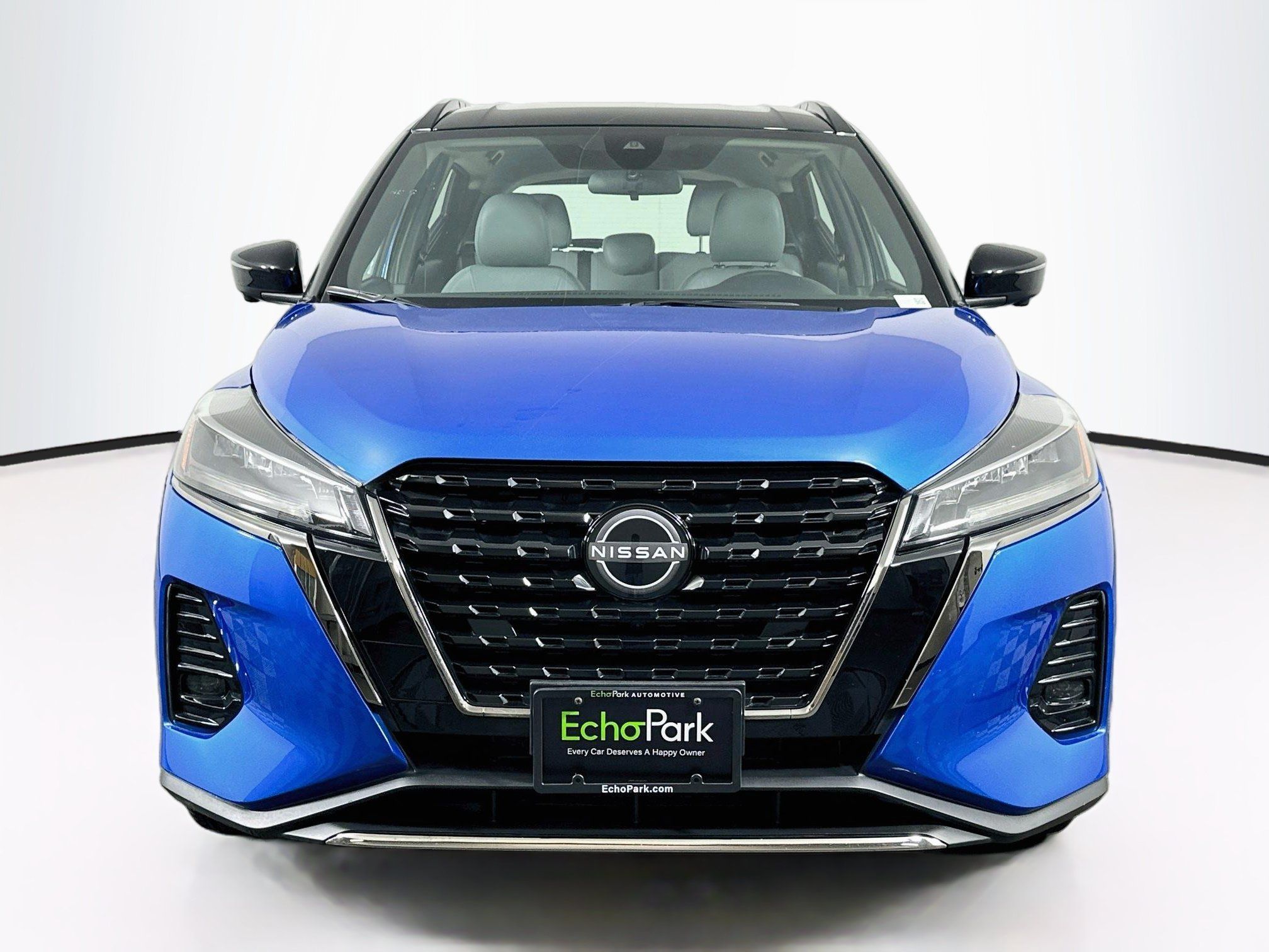 Used 2024 Nissan Kicks SR w/ SR Premium Package FWD image 2