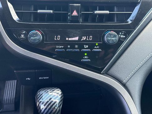 Used 2022 Toyota Camry SE FWD image 22