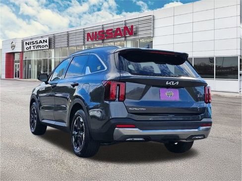 Used 2024 Kia Sorento S image 5