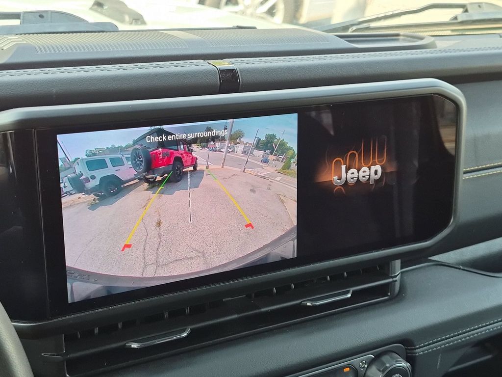 Used 2024 Jeep Wrangler Unlimited Sahara w/ Safety Group AWD/4WD image 16
