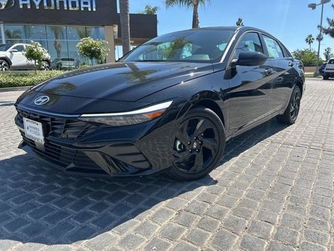 New 2026 Hyundai Elantra SEL Sport FWD image 2
