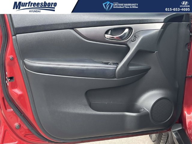 Used 2015 Nissan Rogue SV w/ SV Premium Package FWD image 14