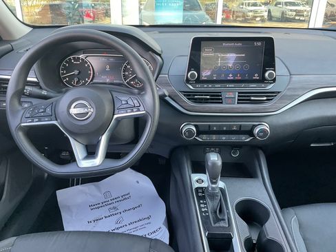 Used 2025 Nissan Altima 2.5 SV FWD image 14