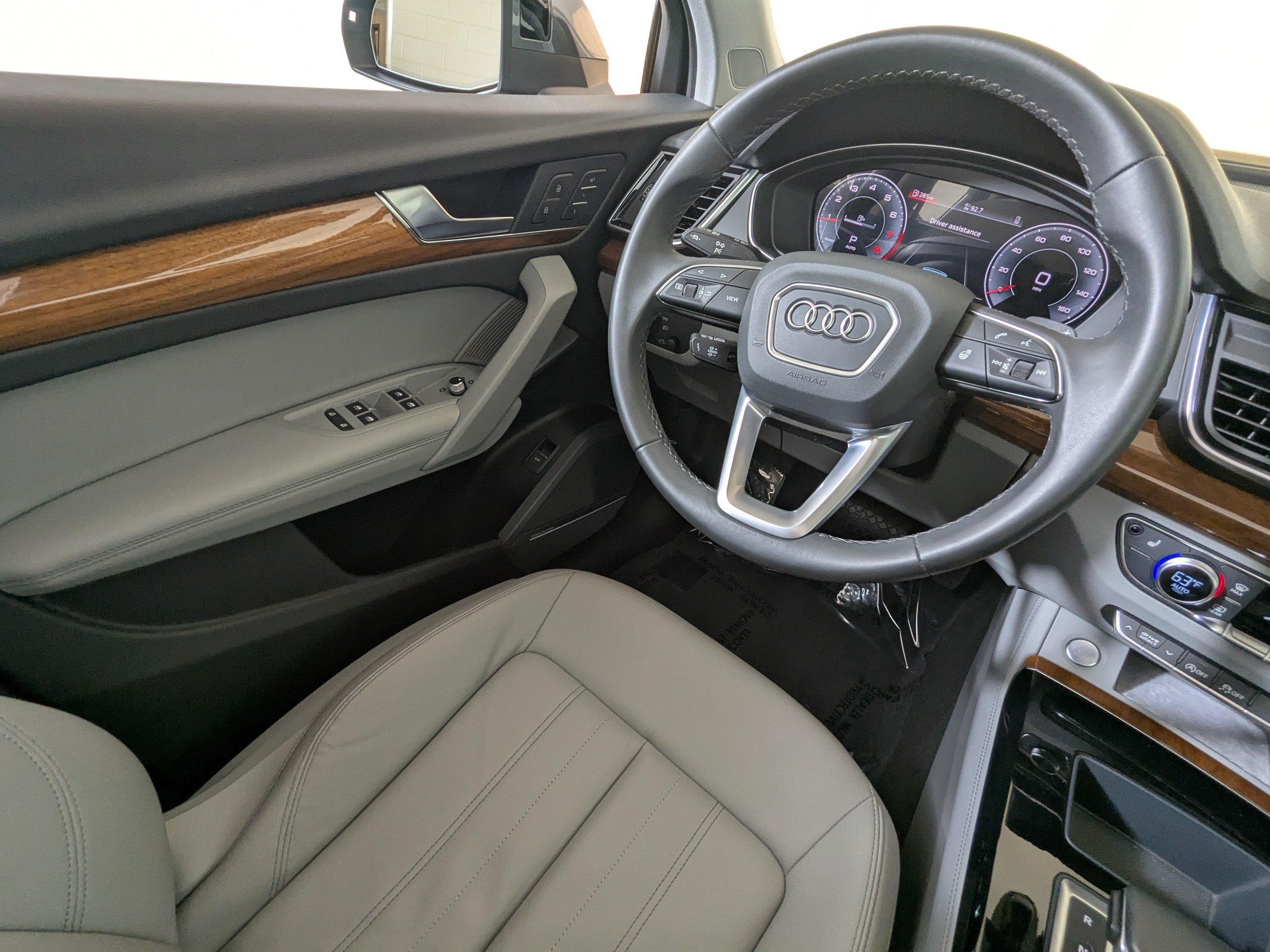 Certified 2023 Audi Q5 2.0T Premium Plus w/ Premium Plus Package AWD/4WD image 9