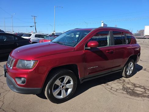 Used 2014 Jeep Compass Latitude FWD image 2