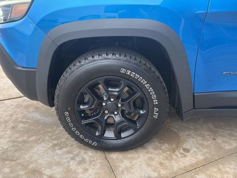 Used 2020 Jeep Cherokee Trailhawk w/ Cold Weather Group image 11