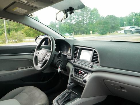 Used 2018 Hyundai Elantra SEL FWD image 14