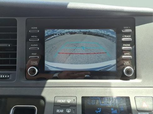 Used 2020 Toyota Sienna L FWD image 19