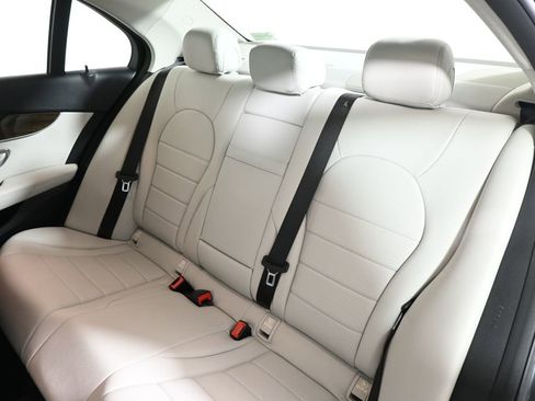 Used 2016 Mercedes-Benz C 300 4MATIC Sedan image 4