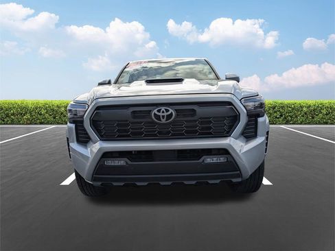 Used 2024 Toyota Tacoma TRD Sport w/ TRD Sport Upgrade Package image 9