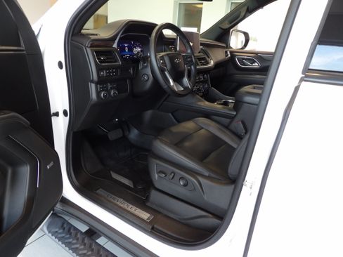 Used 2023 Chevrolet Tahoe Z71 w/ Luxury Package AWD/4WD image 10