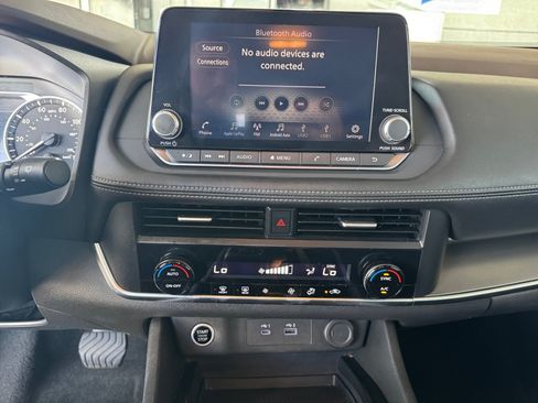 Used 2023 Nissan Rogue SV AWD/4WD image 17