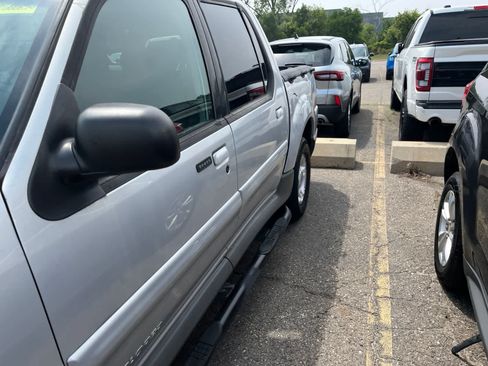 Used 2001 Ford Explorer Sport Trac 4x4 image 8
