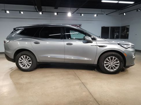 Used 2024 Buick Enclave Premium FWD image 8