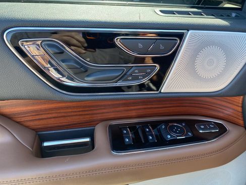 Used 2024 Lincoln Navigator L Reserve AWD/4WD image 10
