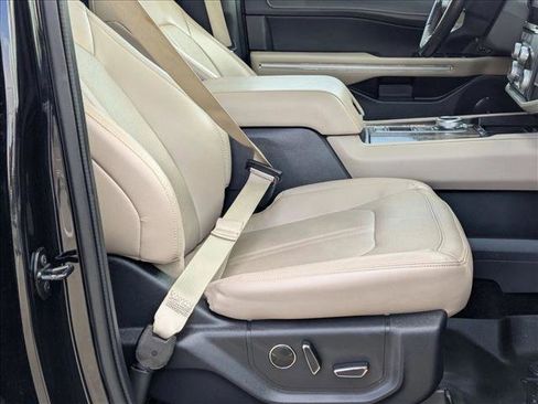 Used 2022 Ford Expedition Limited image 24