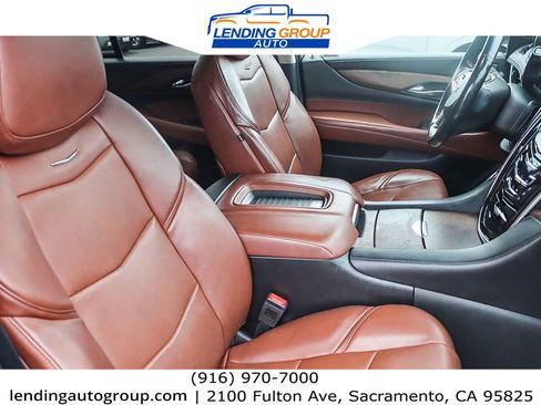 Used 2019 Cadillac Escalade Premium Luxury image 16