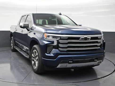 Used 2023 Chevrolet Silverado 1500 High Country w/ High Country Premium Package AWD/4WD image 7