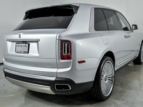 Used 2022 Rolls-Royce Cullinan AWD/4WD image 10