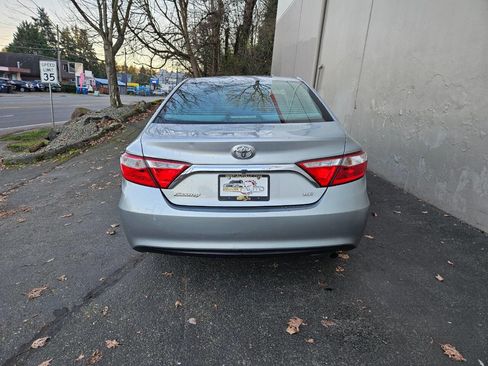 Used 2016 Toyota Camry LE image 5