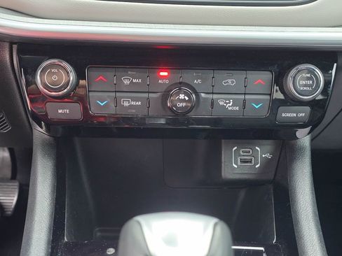 Used 2025 Jeep Compass Limited AWD/4WD image 18