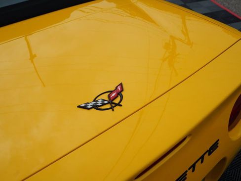Used 2000 Chevrolet Corvette Convertible w/ Memory Pkg RWD image 41