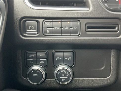 Used 2021 GMC Yukon XL SLT image 14