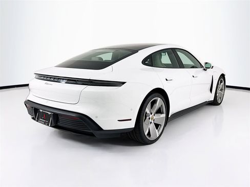 Used 2023 Porsche Taycan image 9