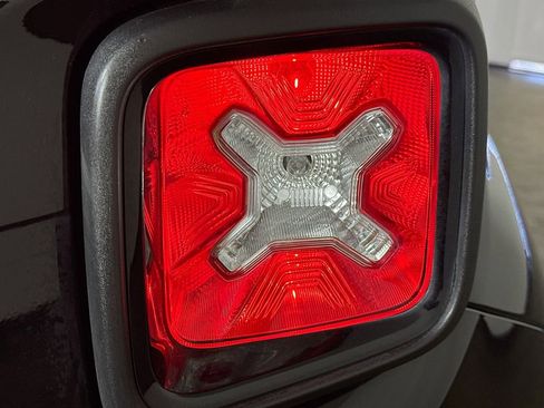 Used 2018 Jeep Renegade Sport w/ Power & Air Group image 28