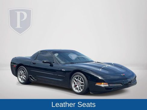 Used 2004 Chevrolet Corvette Z06 w/ Memory Package RWD image 2