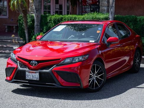 Used 2022 Toyota Camry SE FWD image 4