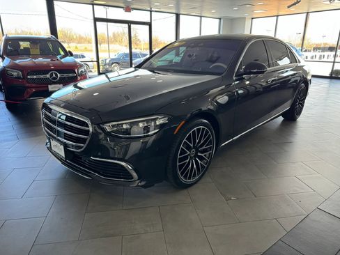Used 2022 Mercedes-Benz S 580 4MATIC Sedan image 2
