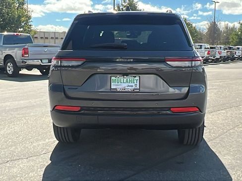 New 2025 Jeep Grand Cherokee Altitude image 4