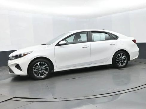 Used 2024 Kia Forte LXS image 5