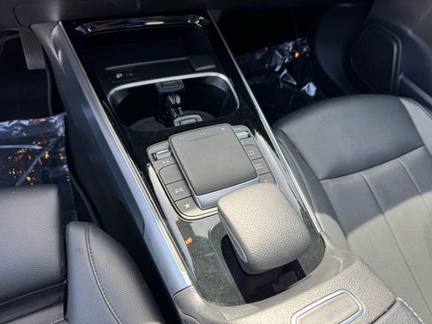 Certified 2022 Mercedes-Benz GLB 250 4MATIC w/ Premium Package Lite image 15