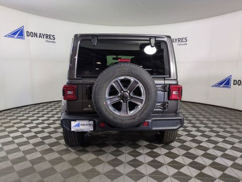 Used 2019 Jeep Wrangler Unlimited Sahara AWD/4WD image 4