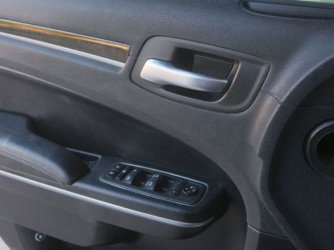Used 2013 Chrysler 300 Motown image 11