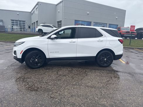 Used 2022 Chevrolet Equinox LT image 2