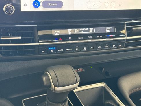 Used 2025 Toyota Sienna Platinum FWD image 23
