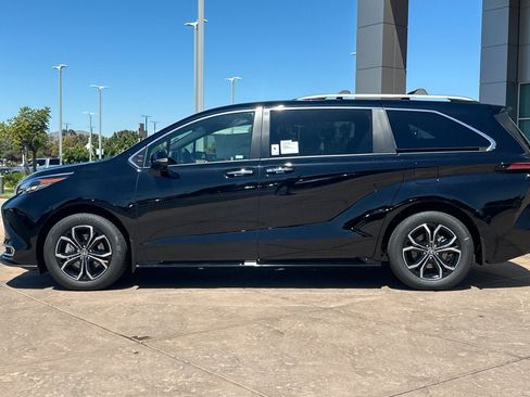 New 2026 Toyota Sienna Platinum AWD/4WD image 7