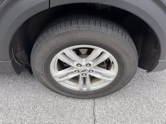 Used 2022 Ford Explorer XLT w/ Equipment Group 202A AWD/4WD image 13