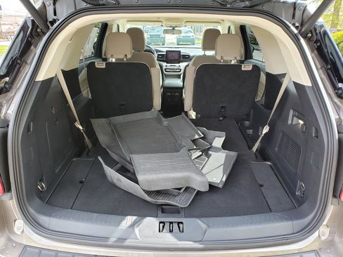 Used 2021 Ford Explorer XLT AWD/4WD image 15