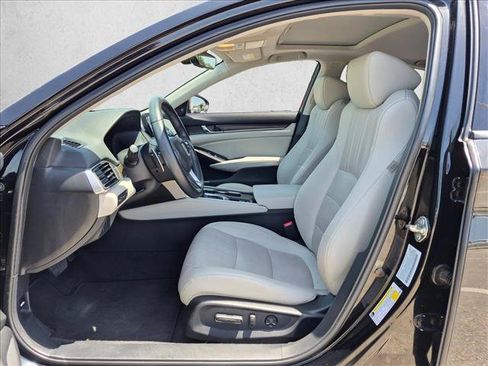 Used 2018 Honda Accord Touring image 16